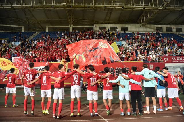 米体：联赛14轮不胜，佛罗伦萨多名球员及其家人遭死亡威胁