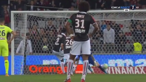 半场战报：汉堡0-1云达不莱梅，斯特奇破门