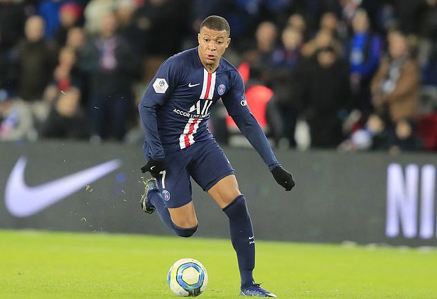 镜报：曼联明夏锁定中场双星！埃利奥特·安德森成头号目标（镜报：曼联明夏瞄准两位中场，埃利奥特·安德森成首要目标）